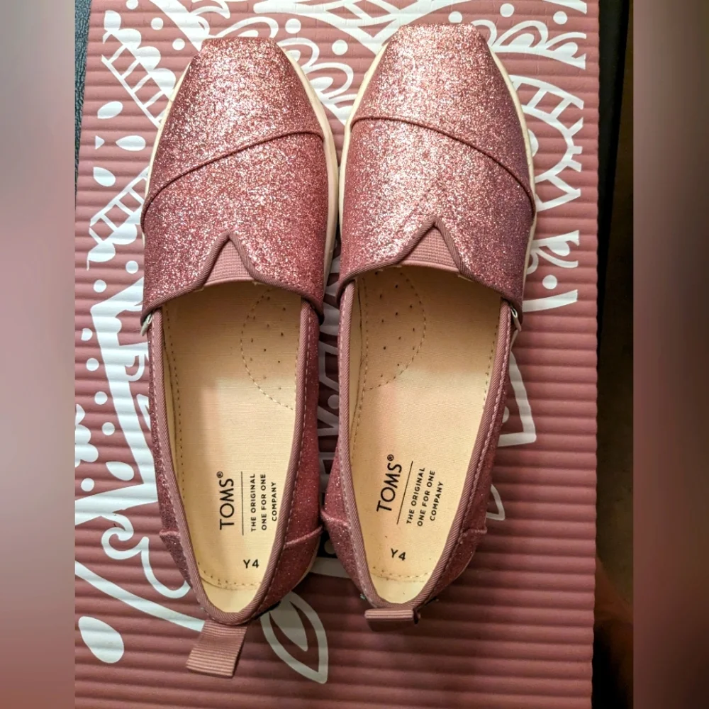 Toms glittering pink slip on youth 4 or woman's 6. Comes with Toms dust bag!